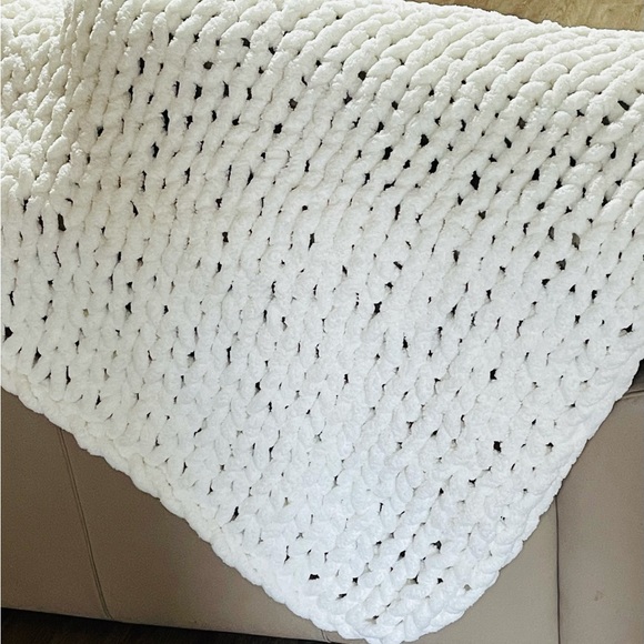 New Chenille Chunky Knit Blanket - Picture 4 of 4